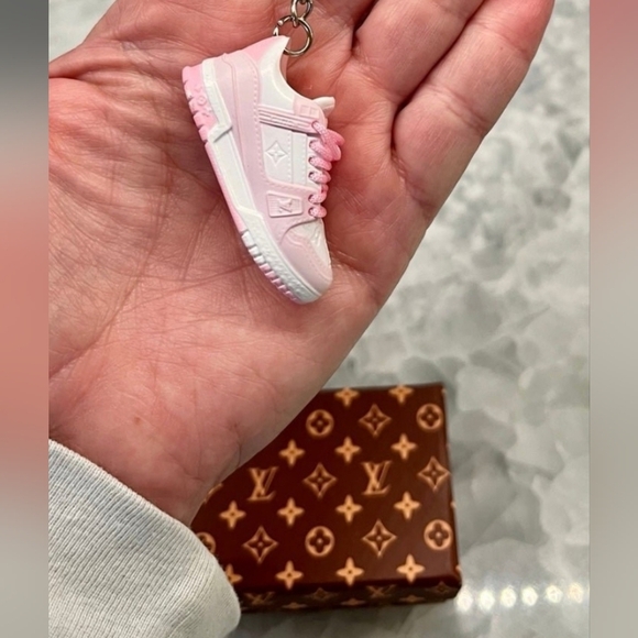 Mini 3D LV Fashion Sneaker Keychains! NIB - Picture 3 of 6